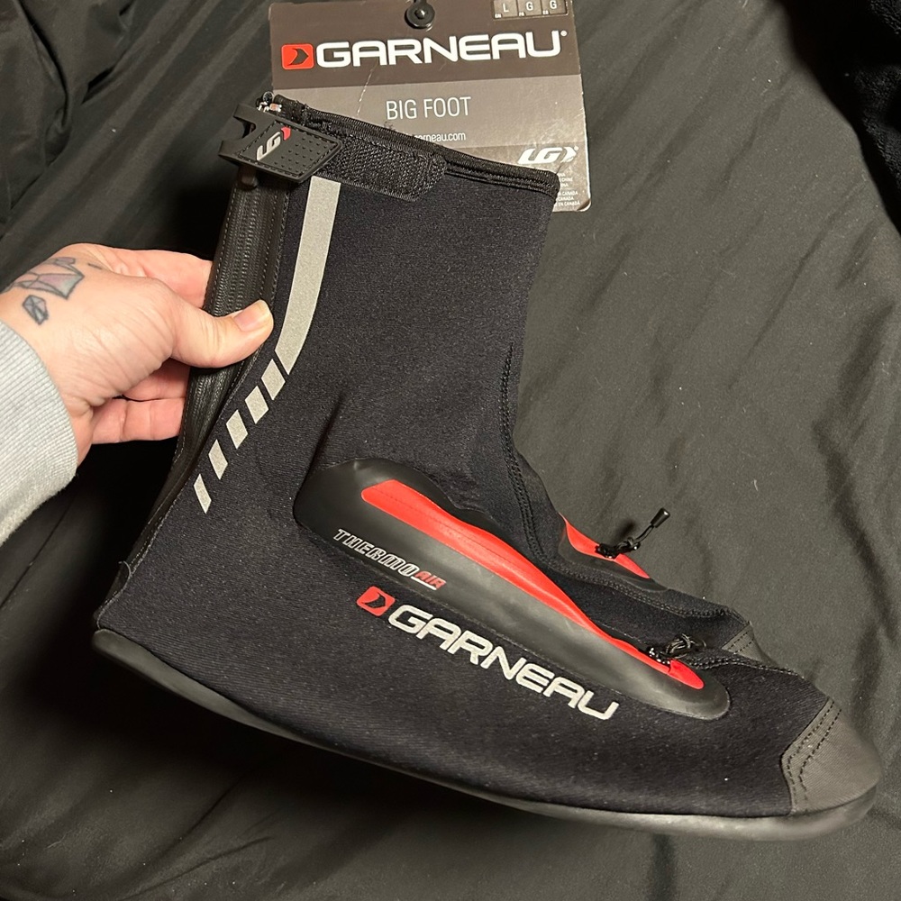 Garneau riding/biking shoe covers size Large NEW with tags